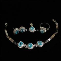 APK 042 Subang + liontin + Cincin + Gelang Batu warna Lady Day set