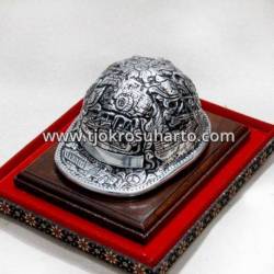 GCB 129 Miniatur Helm Proyek