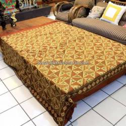 BLT 024 Sprei / Bedspread  2 Bantal 2 Guling SMR