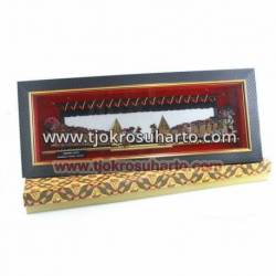Pigura wayang kulit Kecil 20X50x4 cm Kresno duta WWW