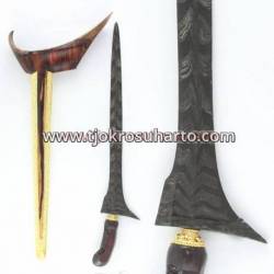 Keris Ladrang Yogya Asem Dhapur Jalak Nguwuh pamor kelabang sayuto Blewah emas cpw 722