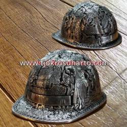 GCB 057 Helm Proyek Almunium ukir Ramayana 23x16x30 cm  TPN